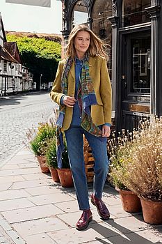 Tweed im Spätsommer – Britischer Chic zwischen Sommer und Herbst