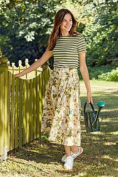 Sommer im Brit-Chic: Leichte Stoffe, klassischer Stil