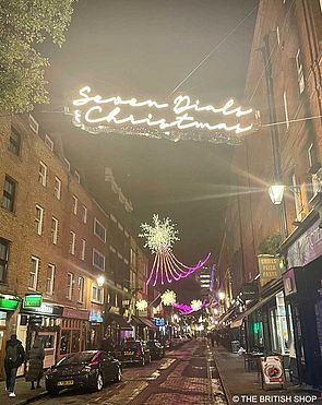 Straßenbeleuchtung anlässlich der Seven Dials Christmas Lights in London