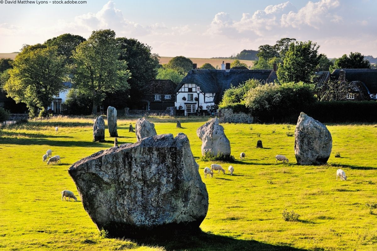 Von Steinkreisen und Pyramiden: Eine Reise nach Avebury und Silbury Hill