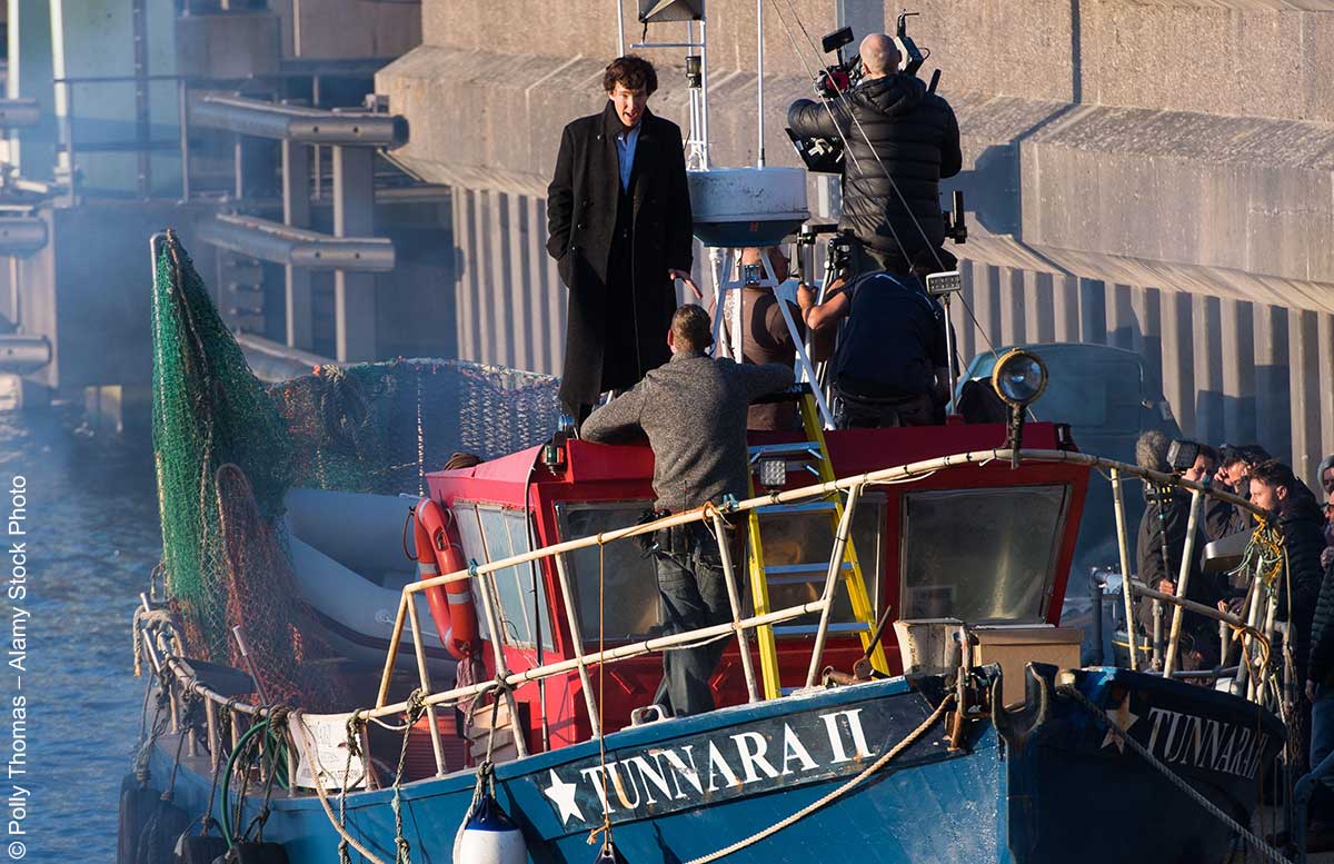 Schauspieler Benedict Cumberbatch im Jahr 2016 bei den Dreharbeiten zur BBC-Serie "Sherlock" im Hafen von Cardiff