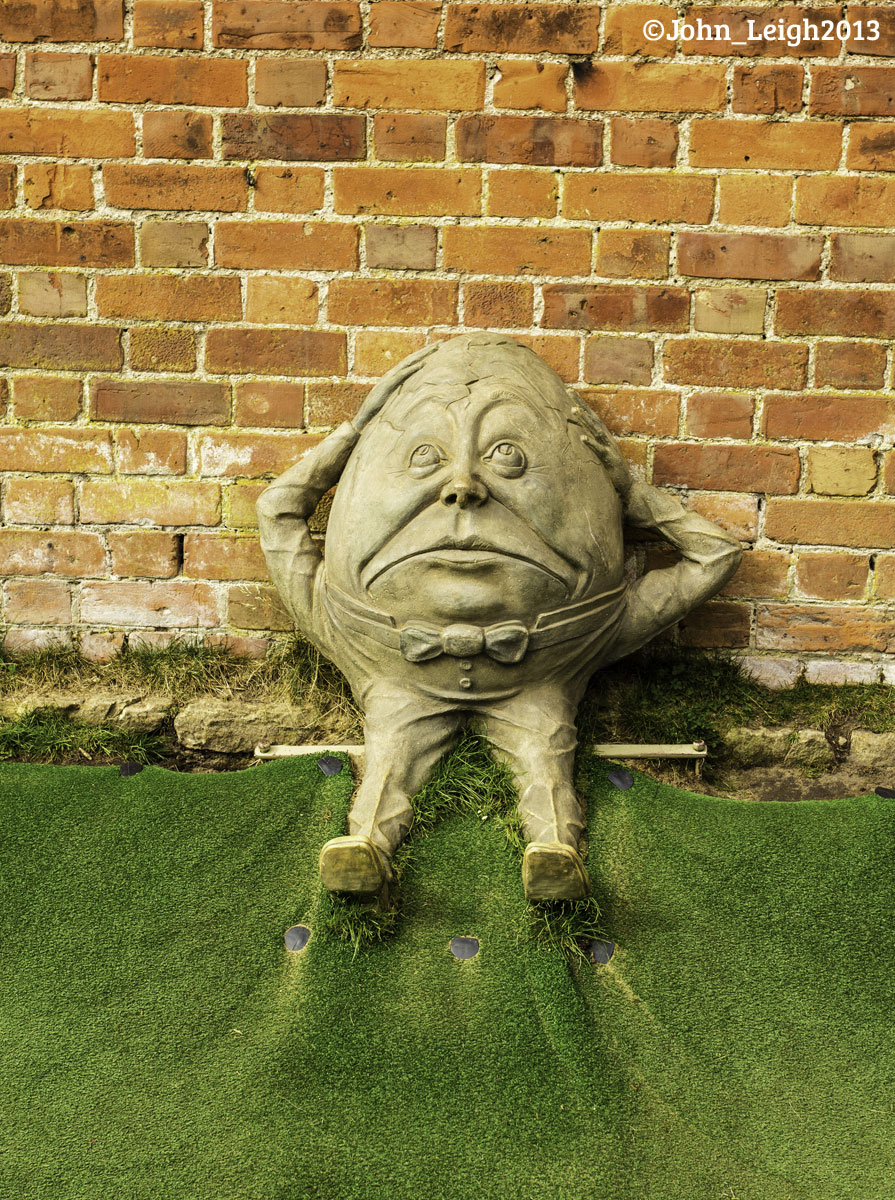 Humpty Dumpty, Hauptfigur in einem bekannten Nursery Rhyme, wird oft als Ei dargestellt.