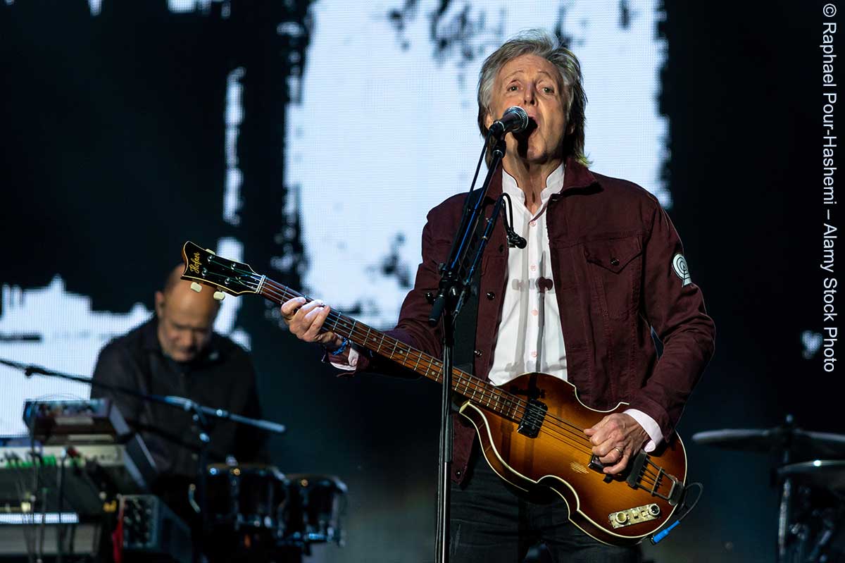 Paul McCartney wird 80 und feiert mit Fans in Glastonbury