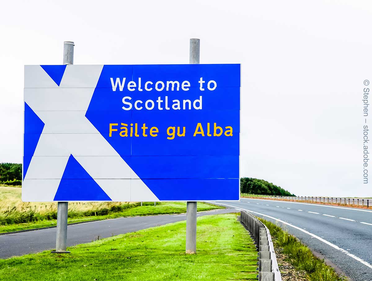 "Welcome to Scotland"-Straßenschild an der Grenze zwischen England und Schottland